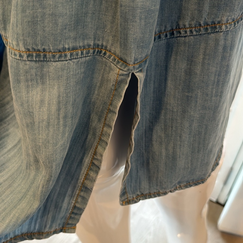 Bella Dahl Split Back Button Down Chambray Shirt … - image 9